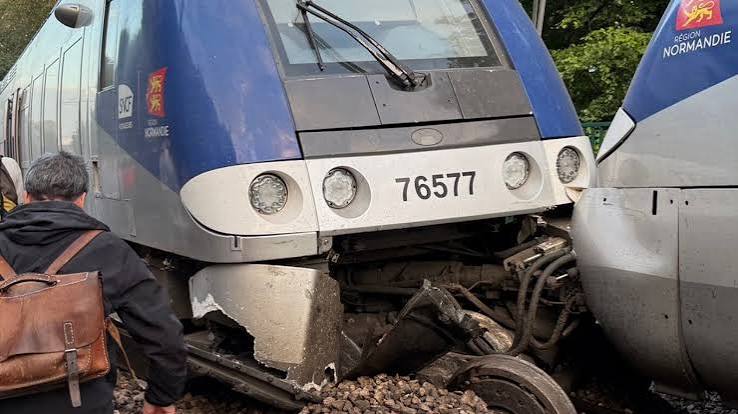 Descarriló un tren con 186 pasajeros en Francia: hay 44 heridos y una joven en estado grave